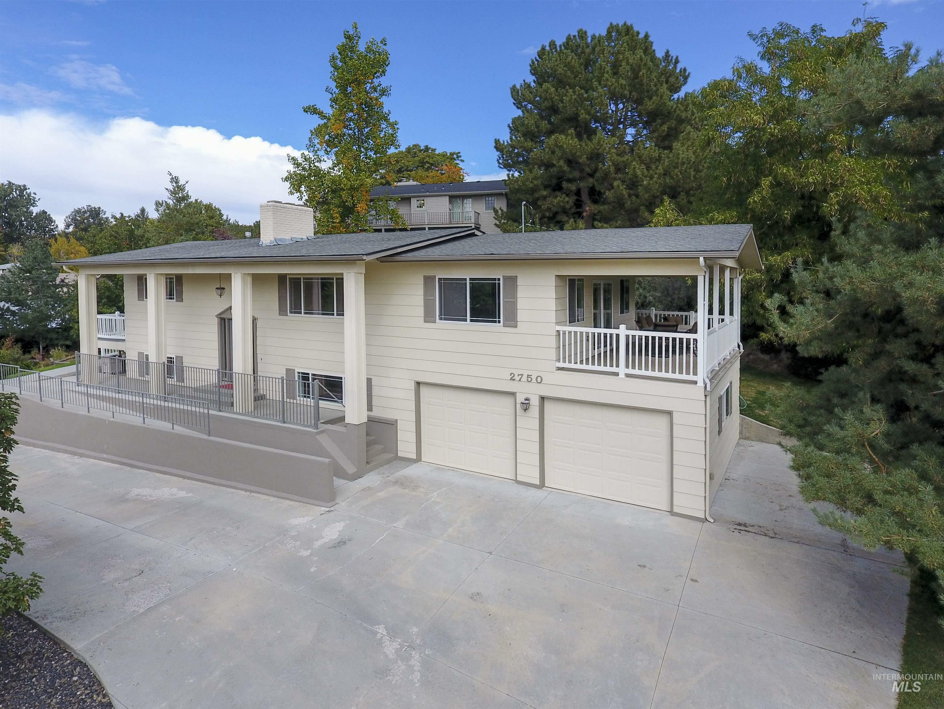 Property Photo:  2750 N Lancaster Dr  ID 83702 