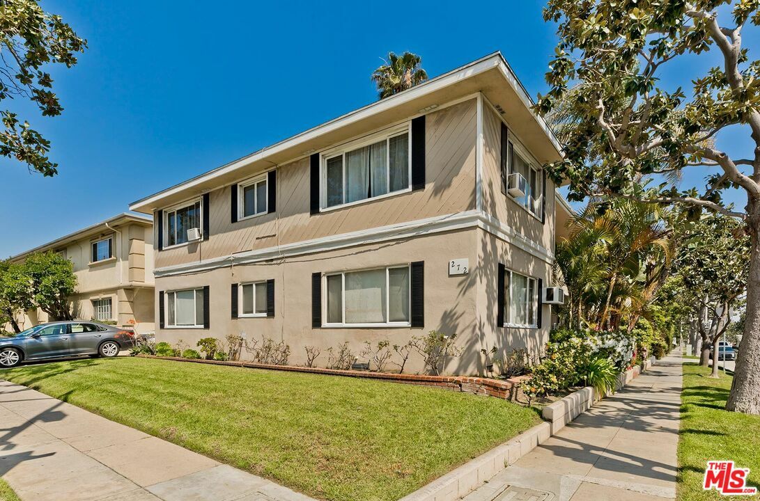 Property Photo:  272  S Doheny Dr  CA 90211 