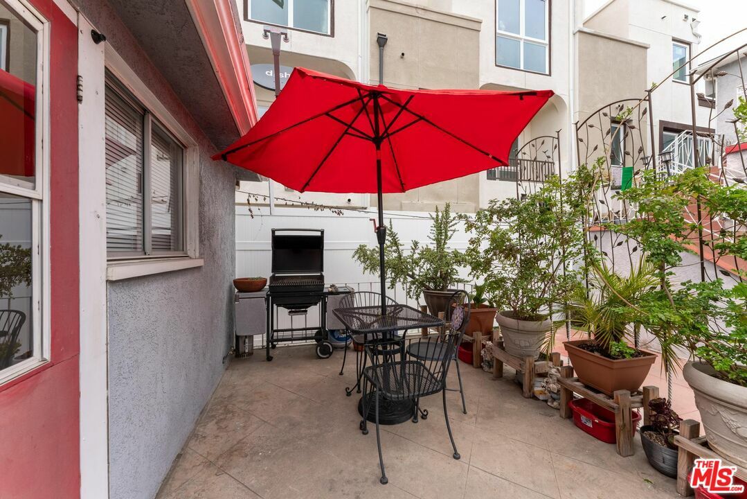 Property Photo:  1242   Lodi Pl  CA 90038 