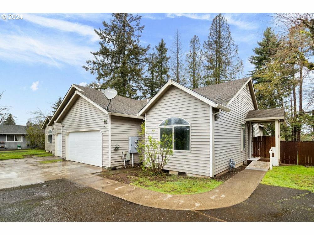 Property Photo:  5703/5707 SE 128th Ave  OR 97236 