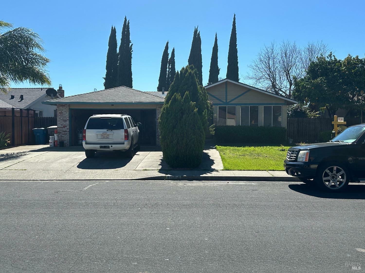 Property Photo:  1084 Woodridge Drive  CA 95687 