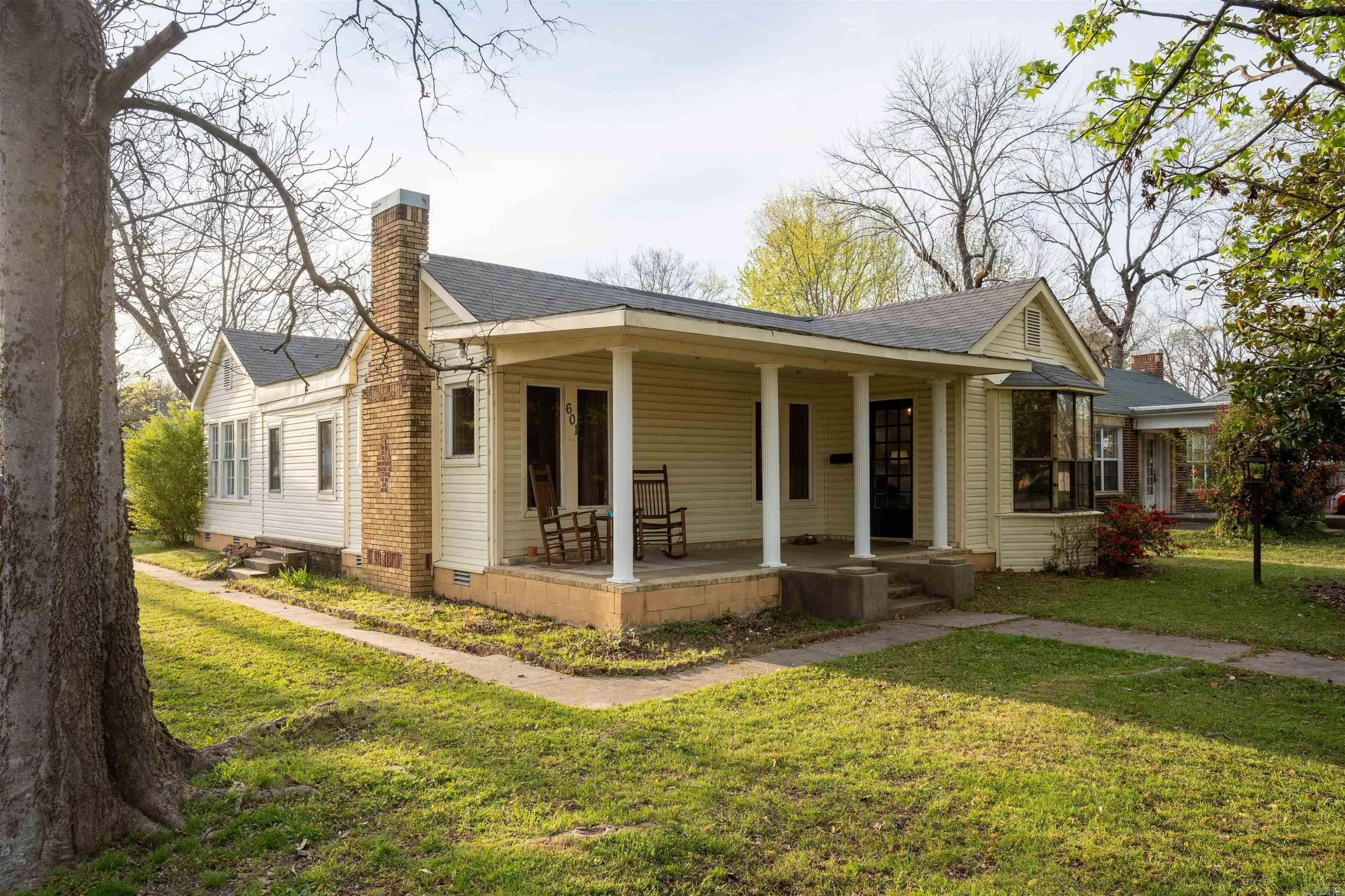 Property Photo:  601 Center Street  AR 72034 