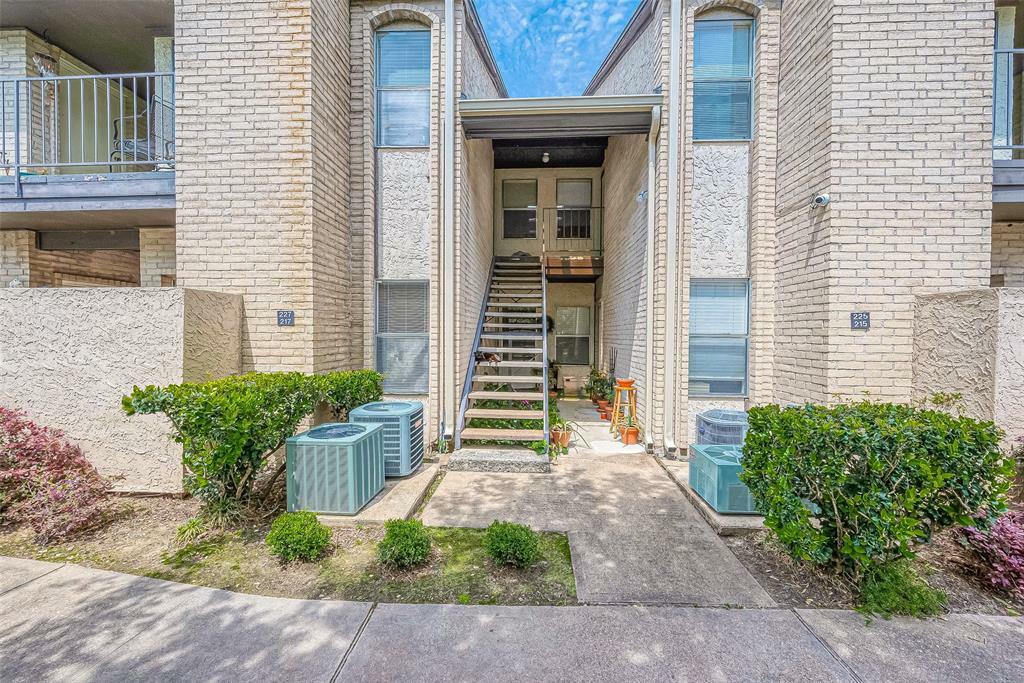 Property Photo:  2021 Spenwick Drive 217  TX 77055 