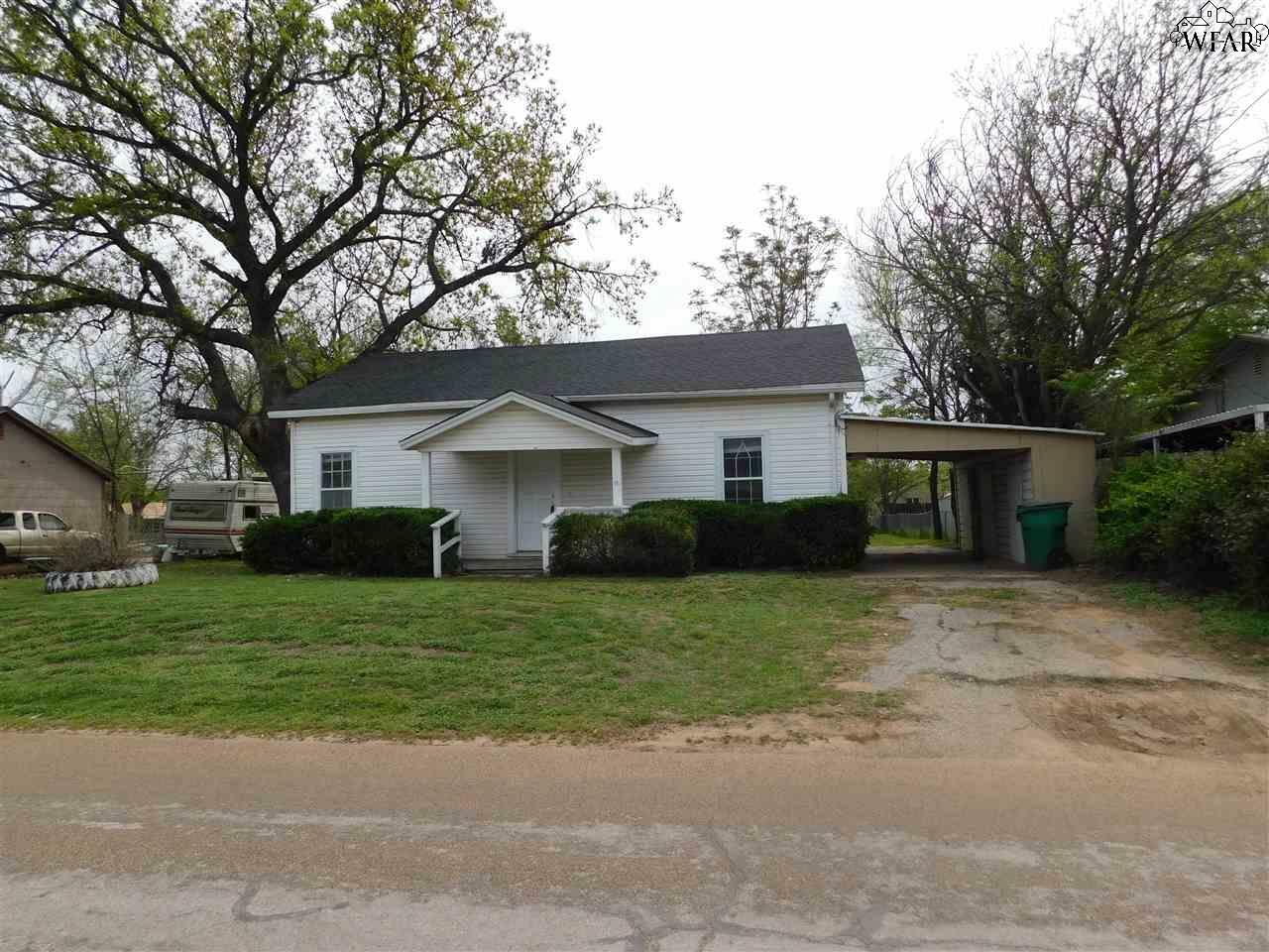 Property Photo:  716 E College Street  TX 76354 