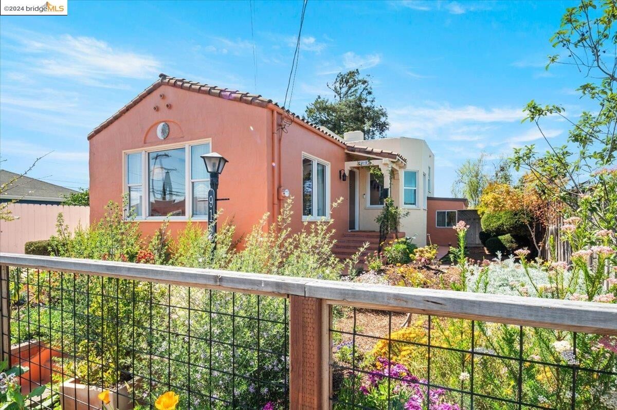 Property Photo: 919 32nd St CA 94804