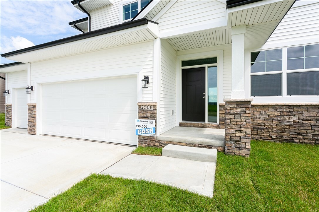 Property Photo:  2508 N 8th Avenue E  IA 50208 