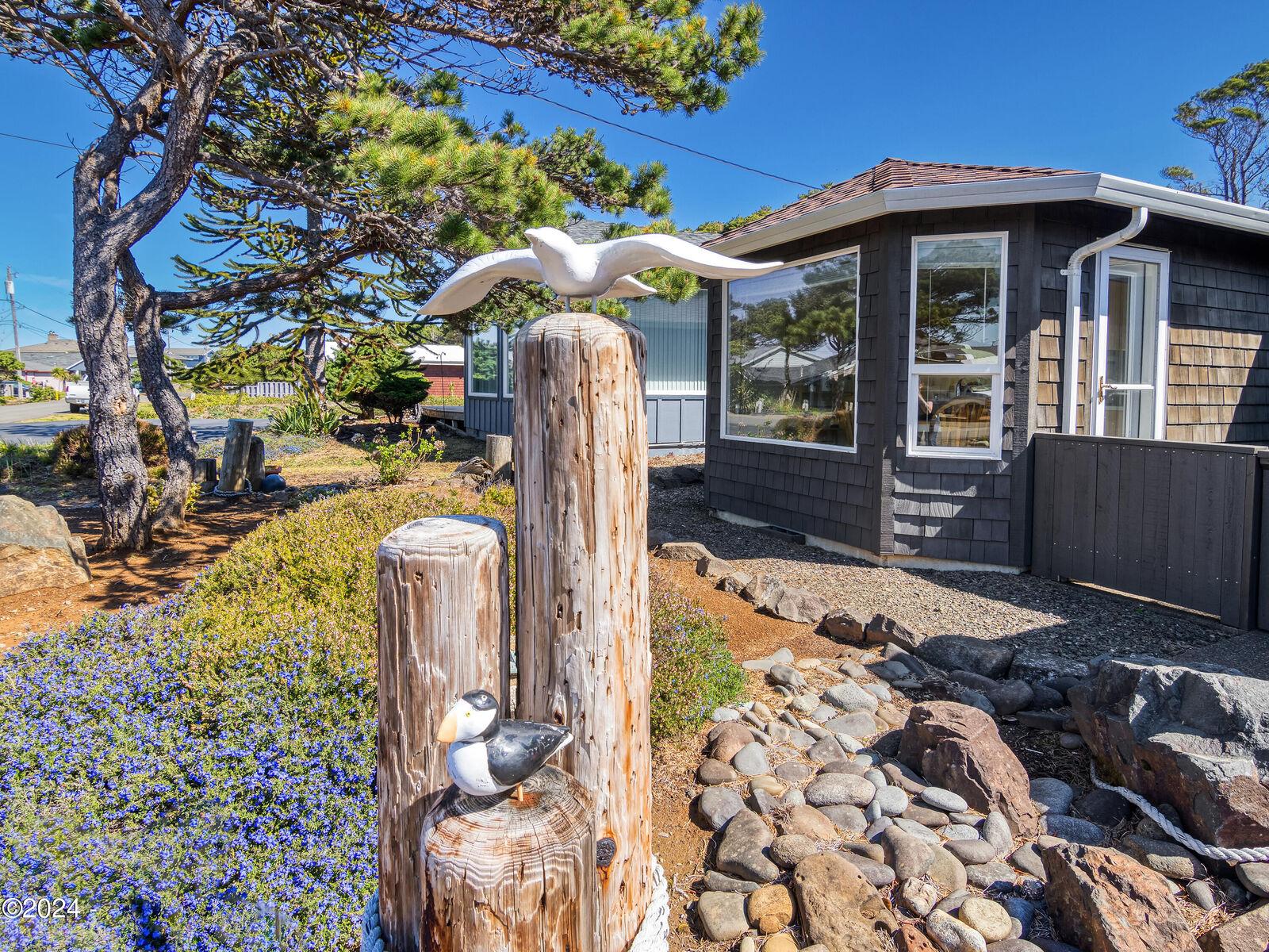 Property Photo: 5880 El Mar Ave OR 97367