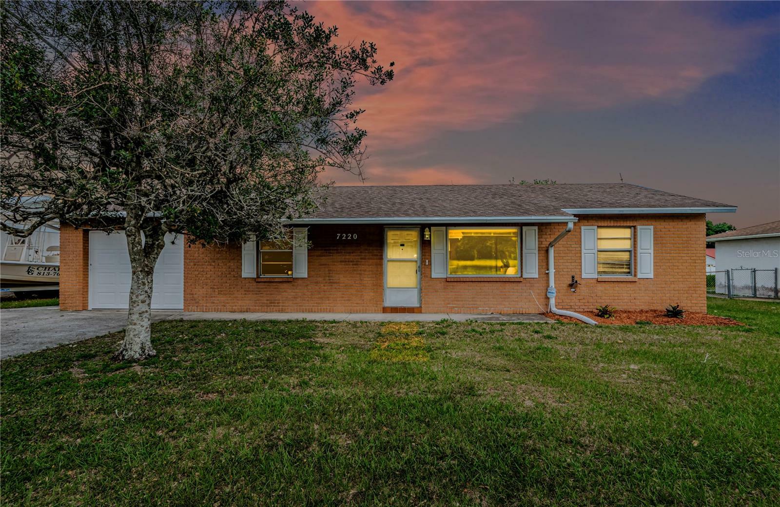 Property Photo:  7220 Applegate Drive  FL 33540 