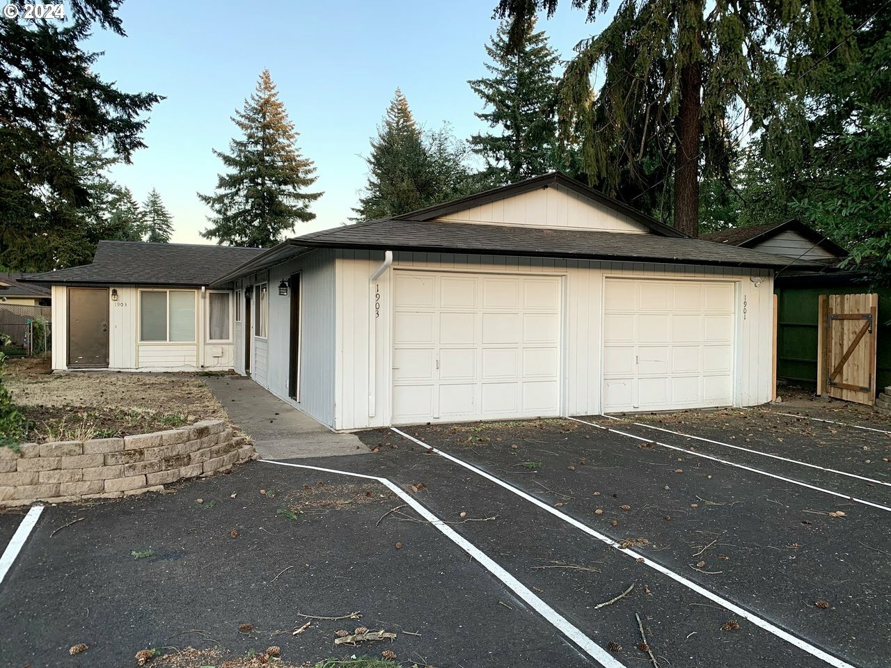 Property Photo:  1901 Norris Rd  WA 98661 