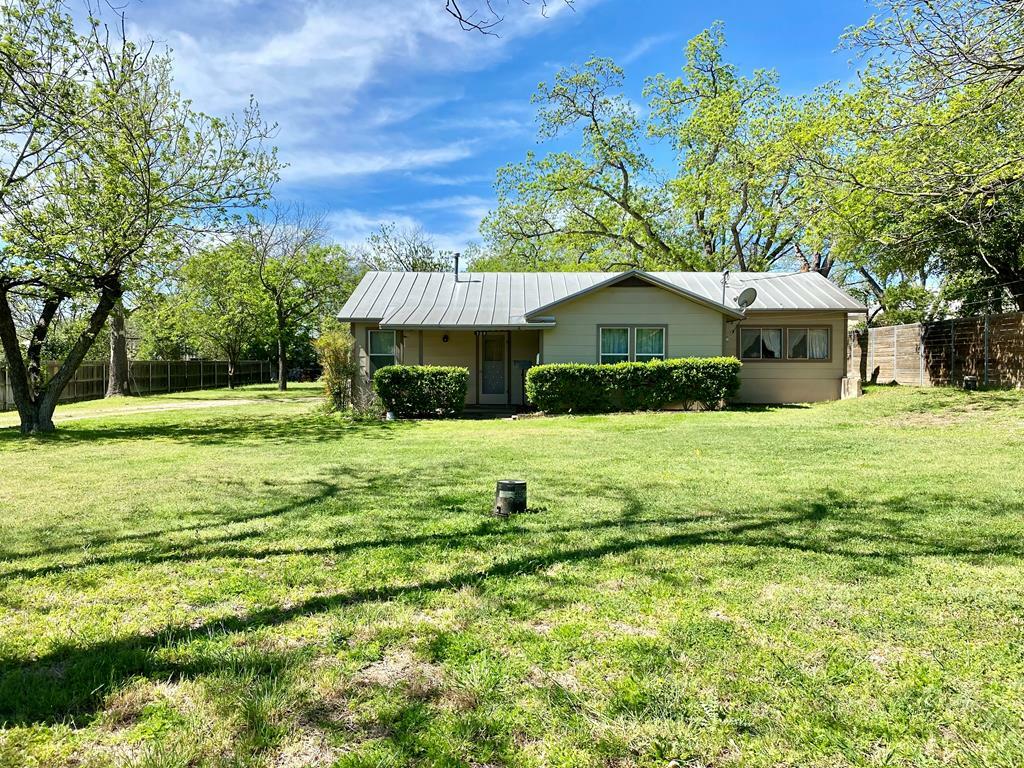 Property Photo:  709 Schubert St  TX 78624 