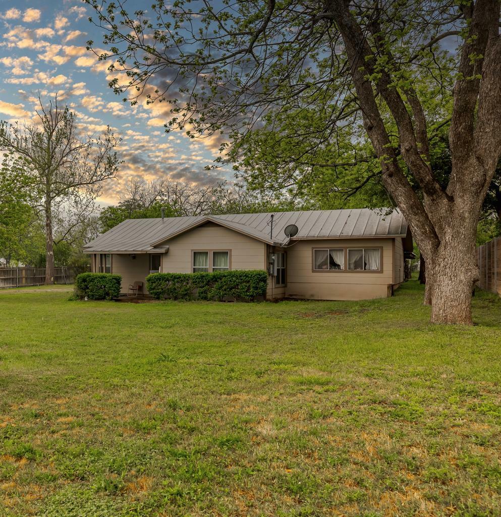 Property Photo:  709 Schubert St  TX 78624 