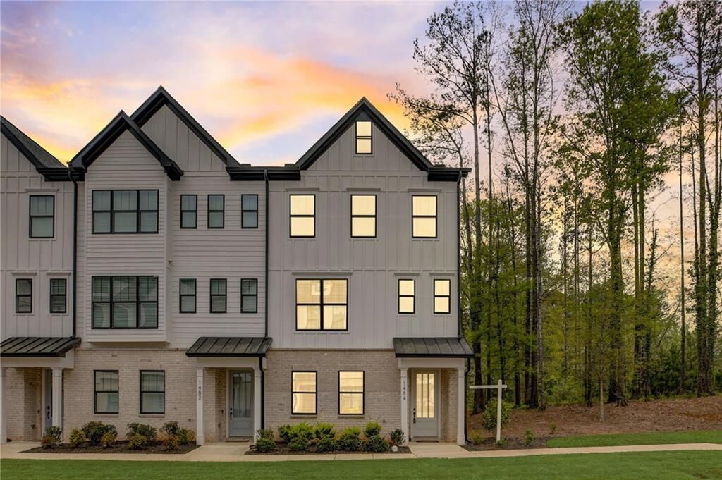 Property Photo: 1484 Addison Place GA 30033