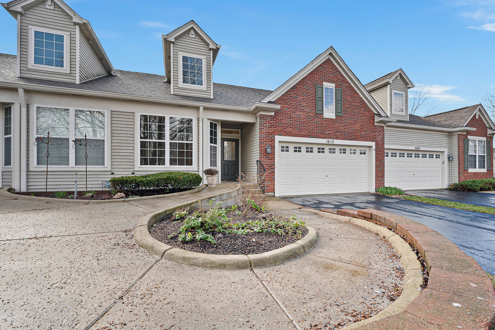 Property Photo:  1615 Captiva Drive  IL 60504 
