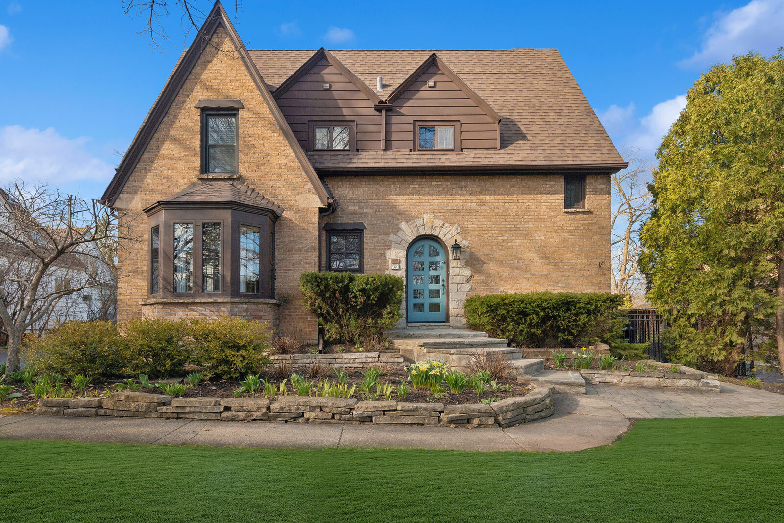 Property Photo:  660 Northmoor Road  IL 60045 