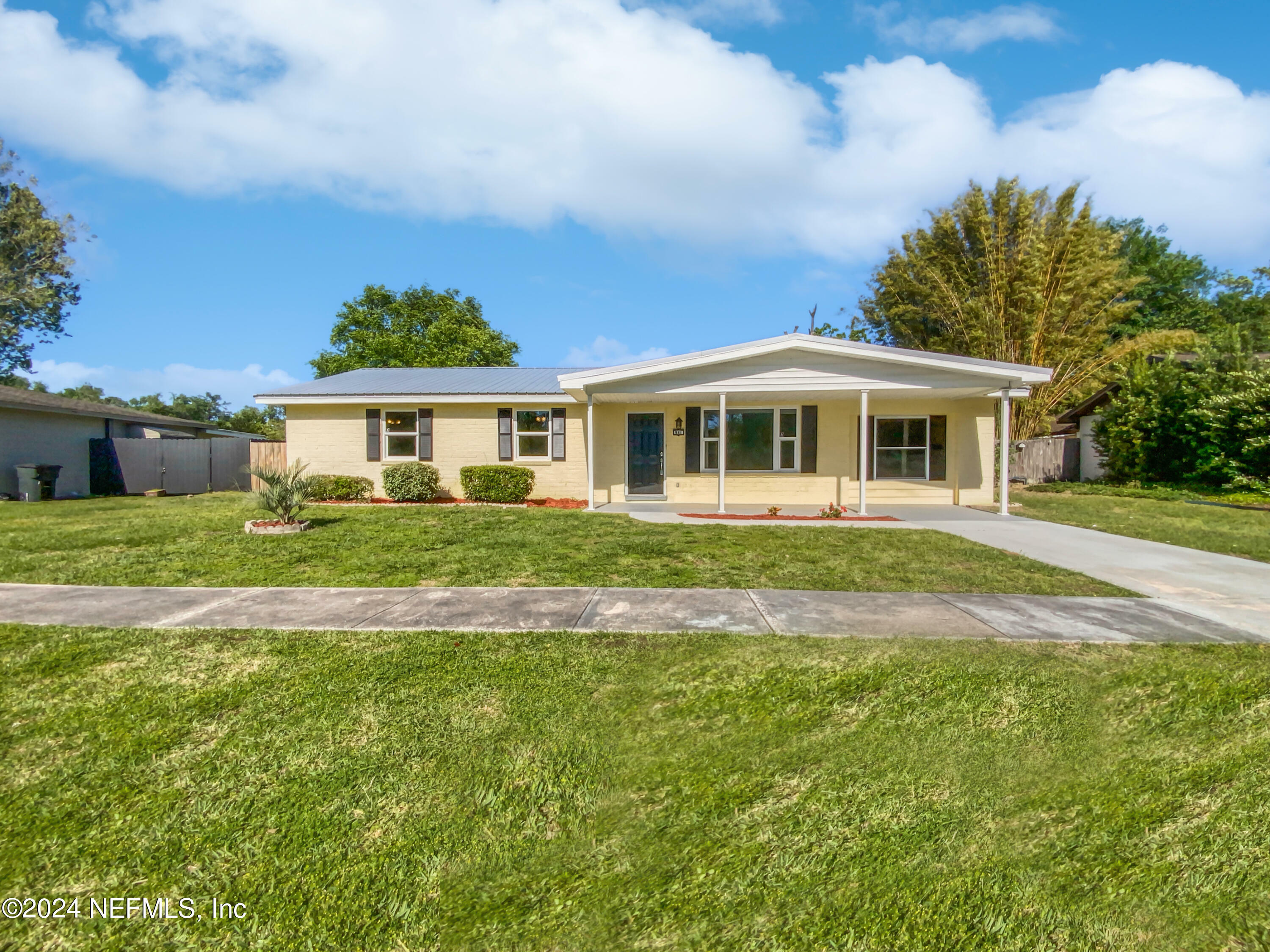 Property Photo:  941 Winstonian Way Street  FL 32221 