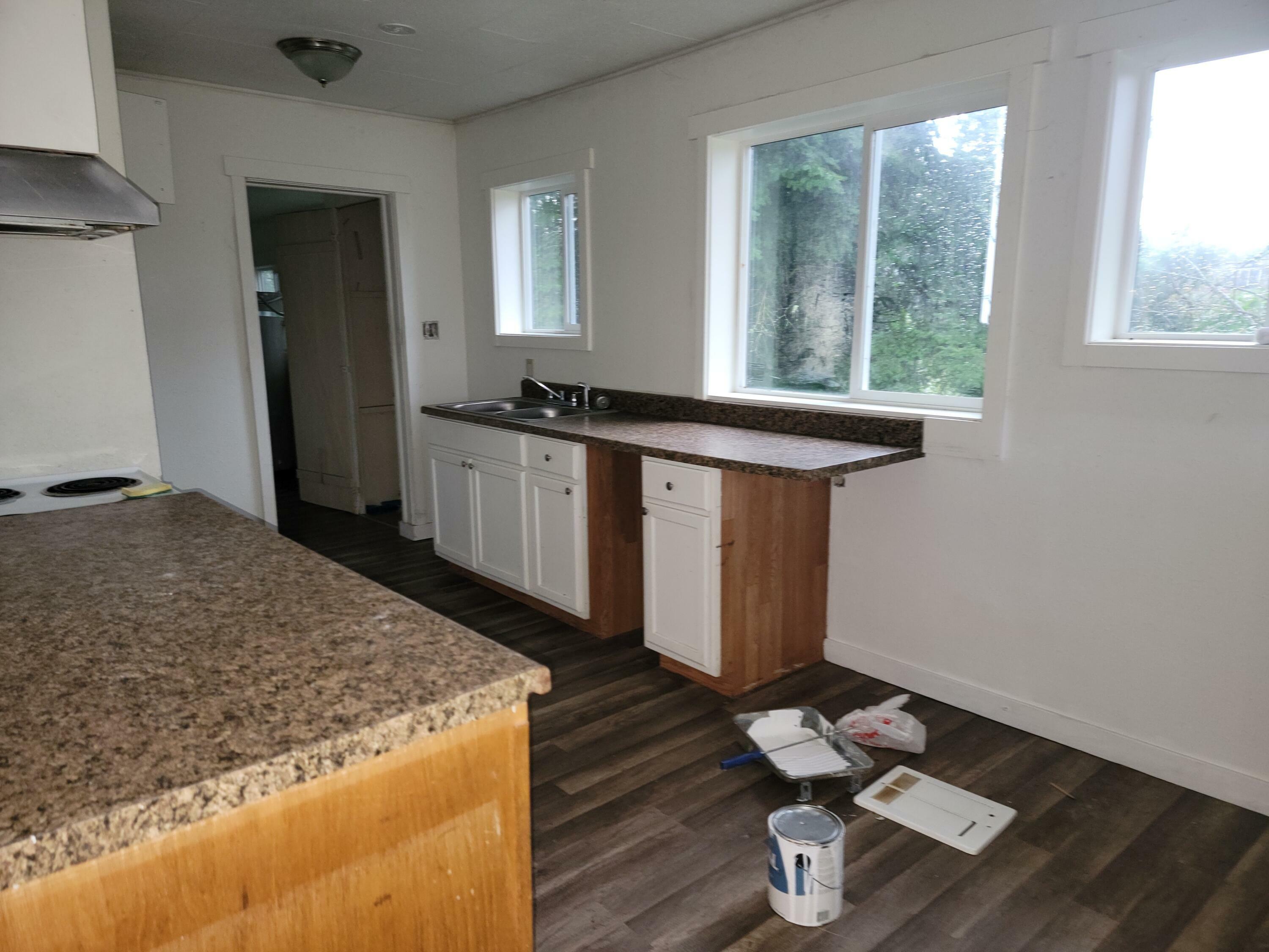 Property Photo:  510 N Collier Street  OR 97423 