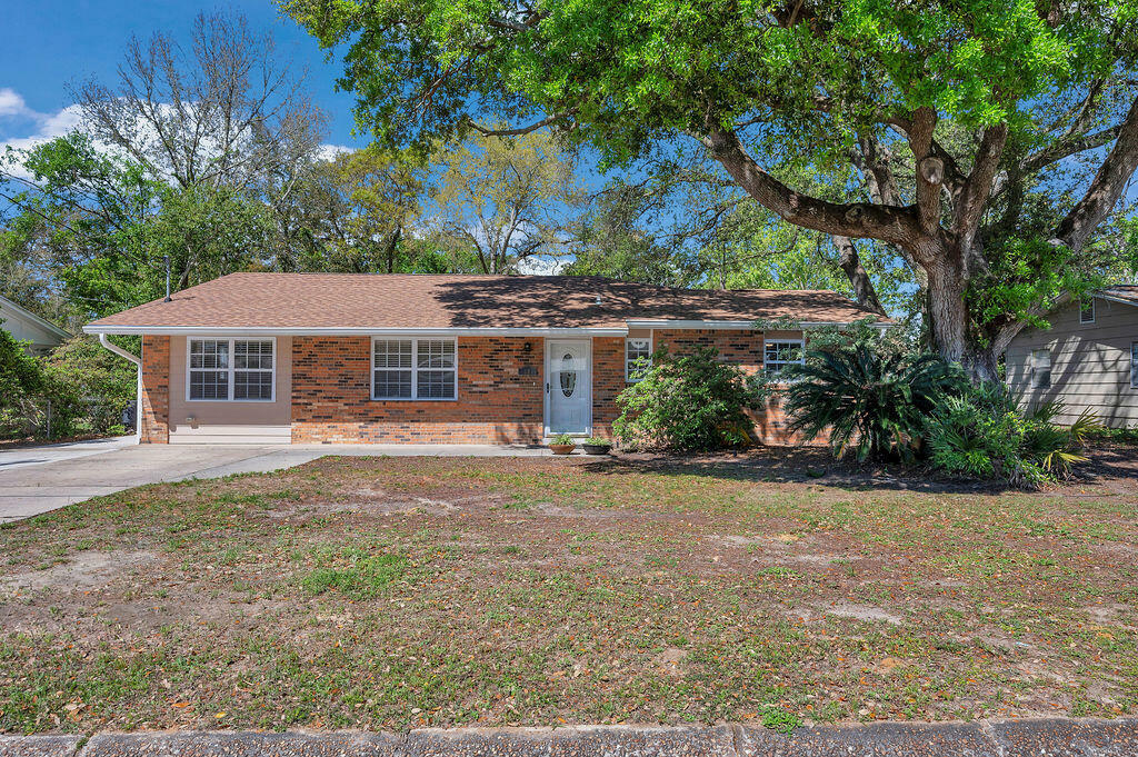 Property Photo:  10 NW Deal Avenue  FL 32548 