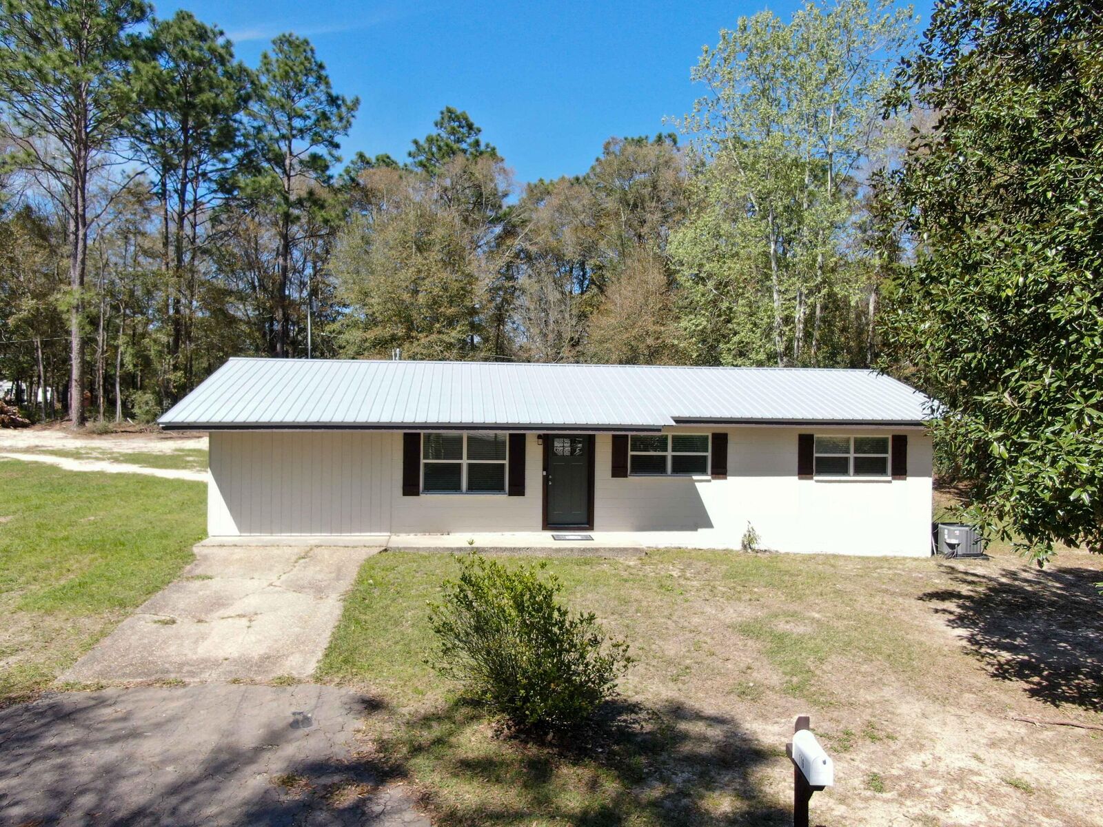 Property Photo: 116 Cora Lee Lane FL 32433