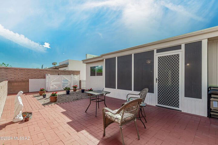 Property Photo: 374 N Calle Del Chancero AZ 85614
