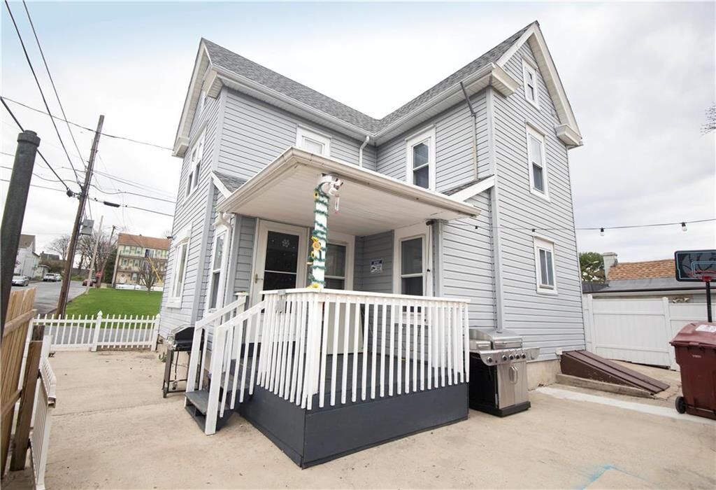 Property Photo:  117 Walnut  PA 18052 