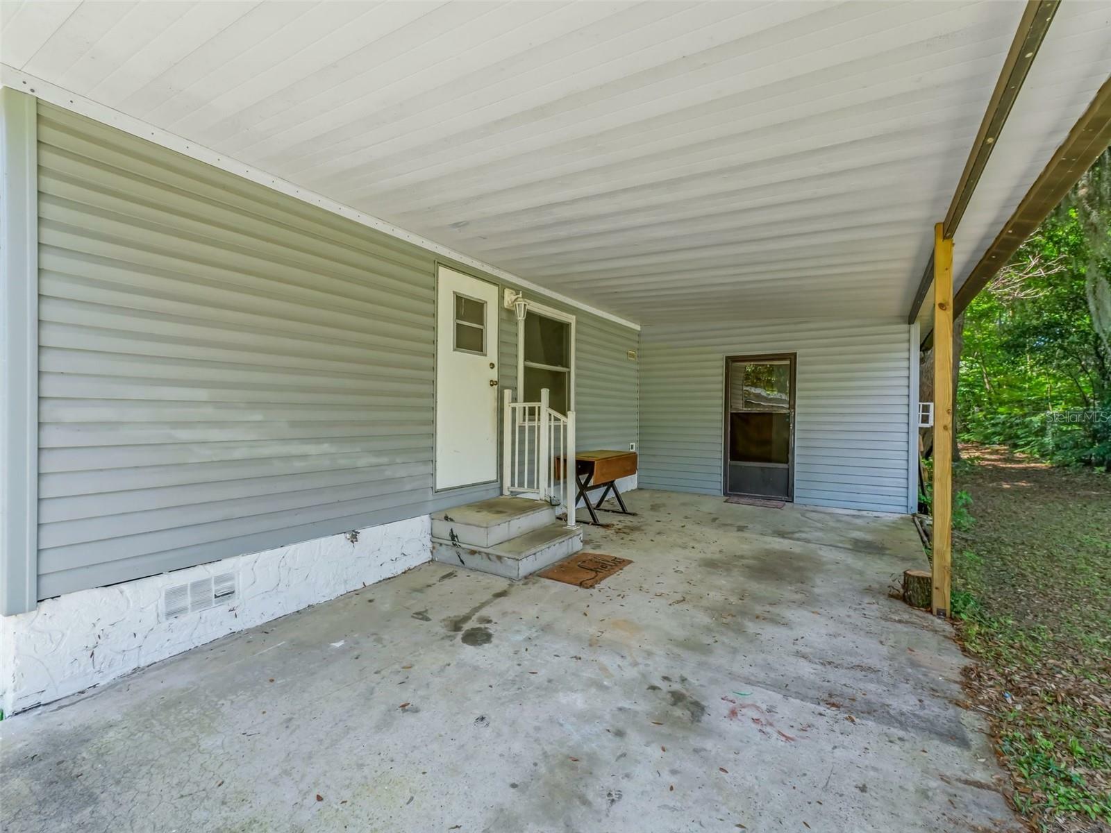 Property Photo:  16940 SE 101st Court Road  FL 34491 