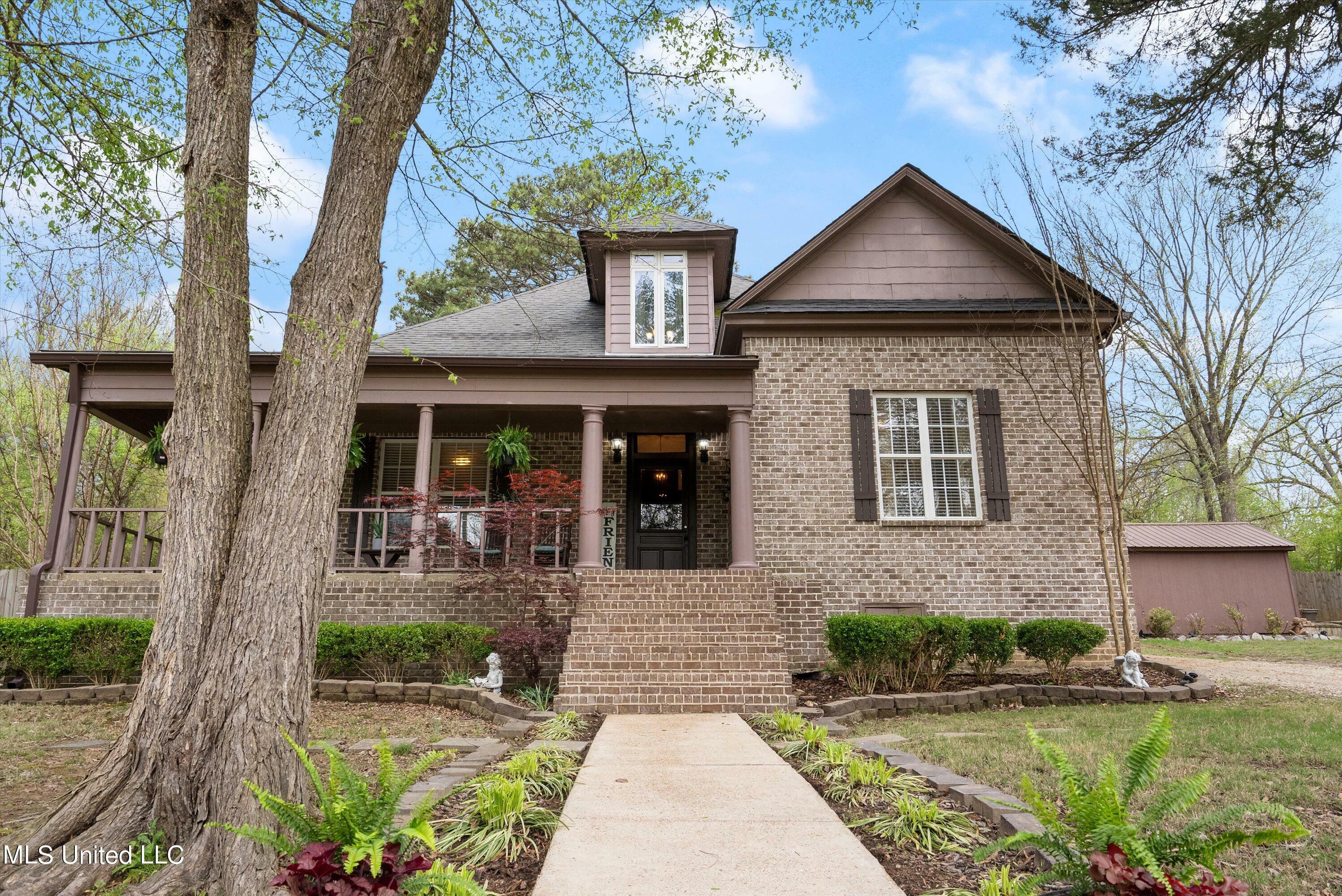 Property Photo:  26 S Senter Street  MS 38611 