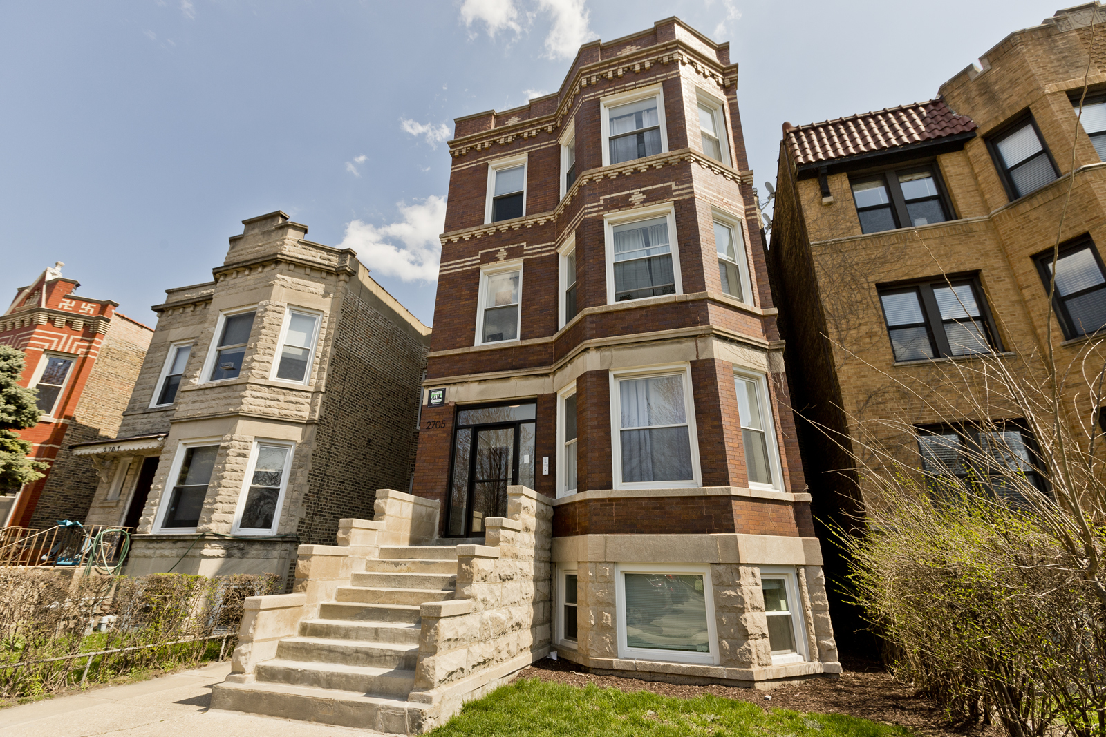 Property Photo: 2705 N Kimball Avenue 1 IL 60647