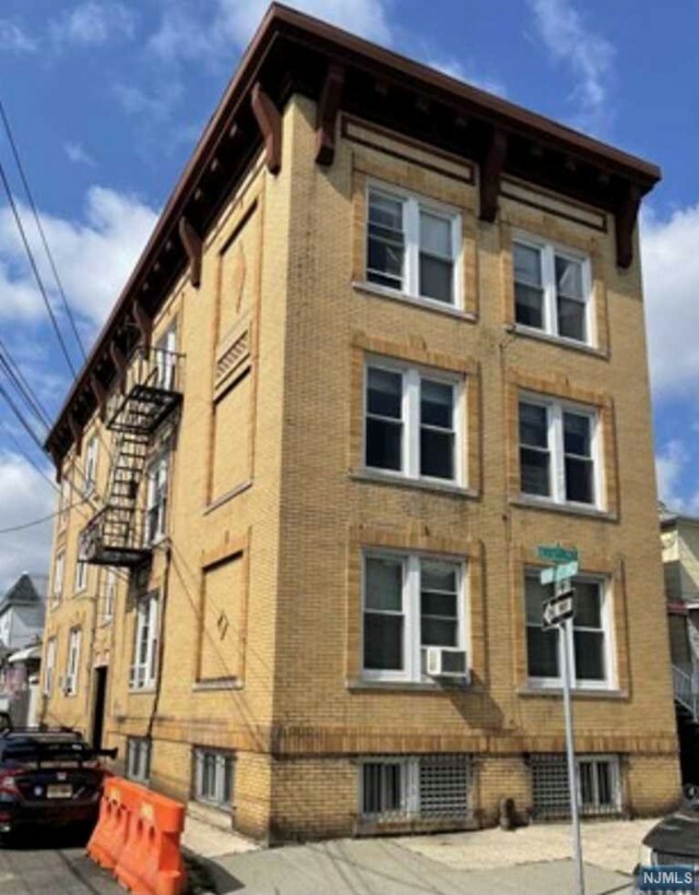 Property Photo:  18 East 17th Street 1F  NJ 07002 