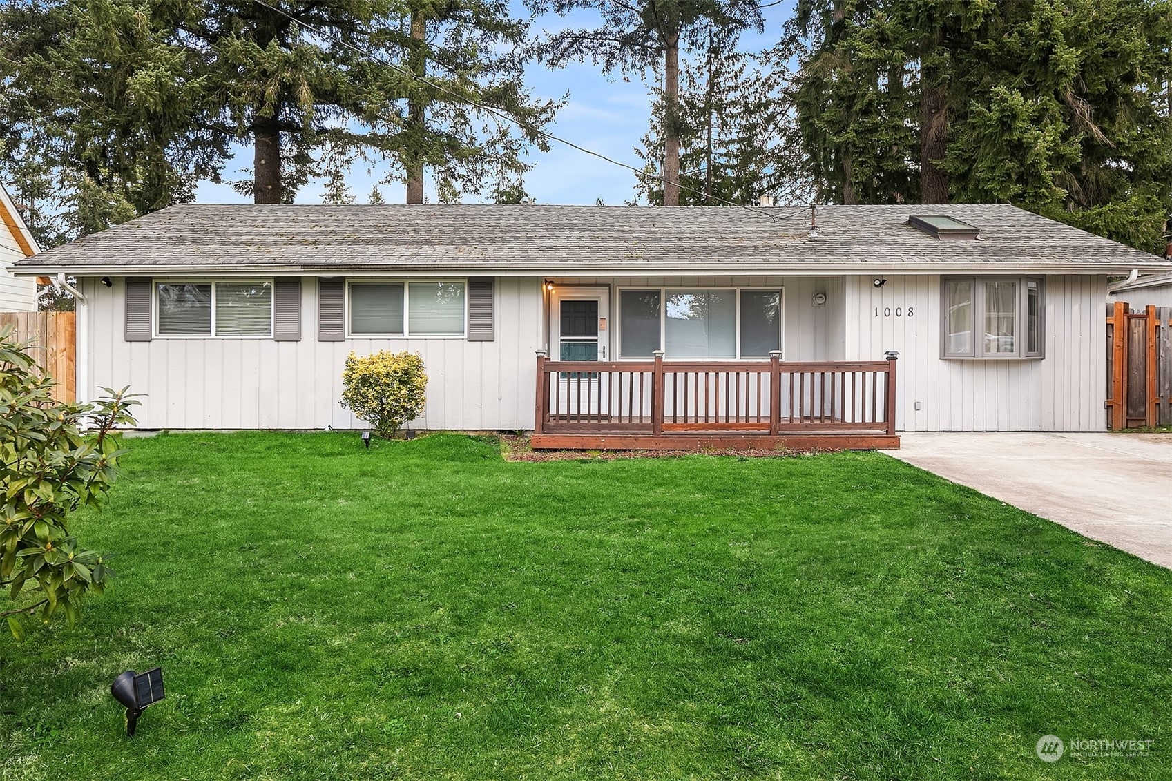 Property Photo:  1008 167th Place NE  WA 98008 