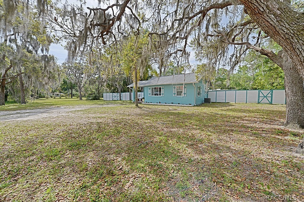 Property Photo:  2219 Forest Drive  FL 34453 