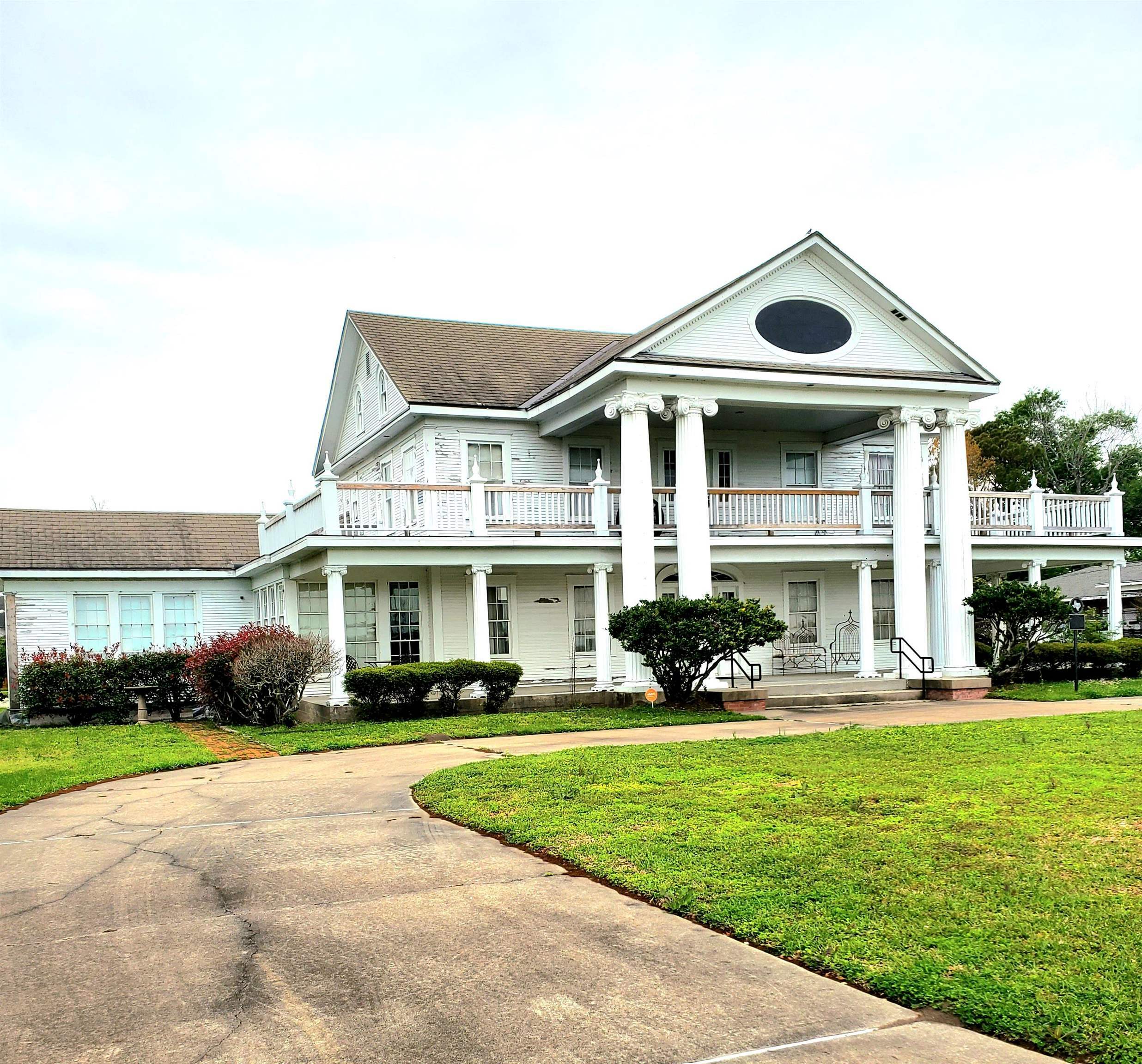 Property Photo:  2545 Lakeshore Dr.  TX 77640 