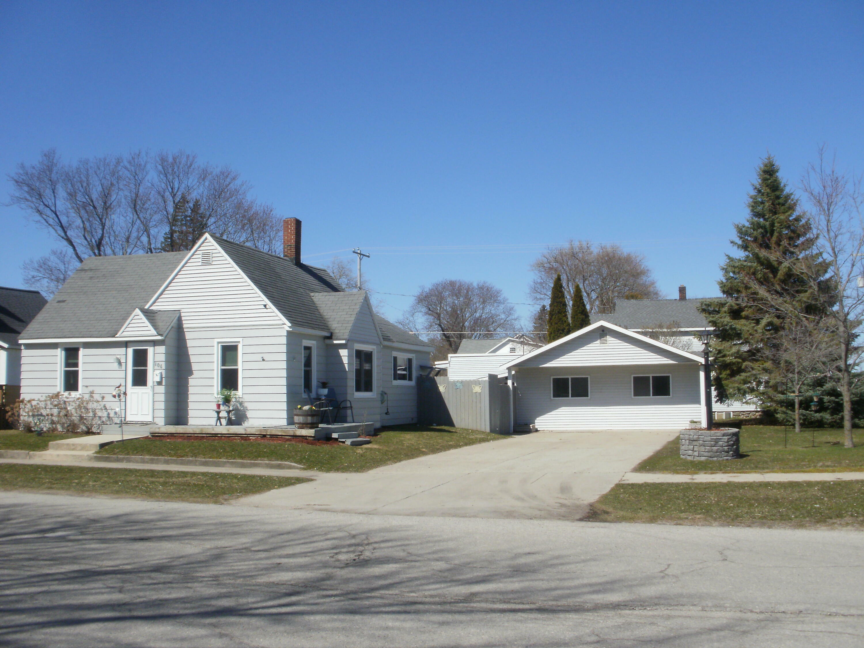 Property Photo:  106 S C   Street  MI 49721 