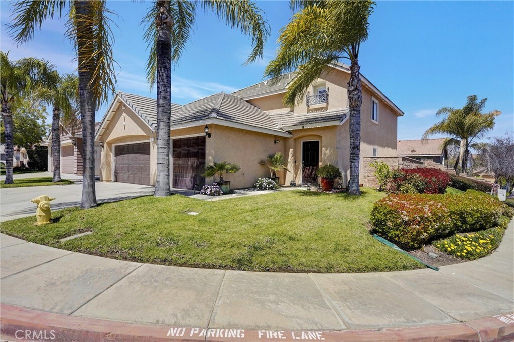 Property Photo:  851 Pheasant Street  CA 92881 