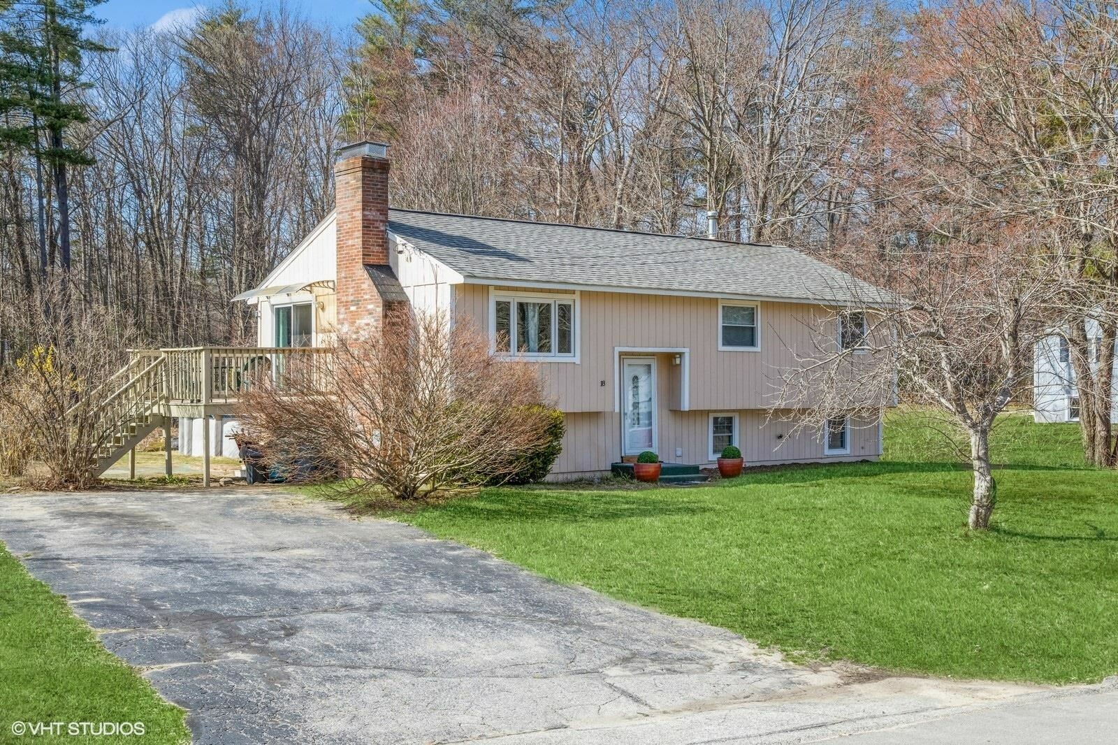 Property Photo:  18 Greenfield Drive  NH 03054 