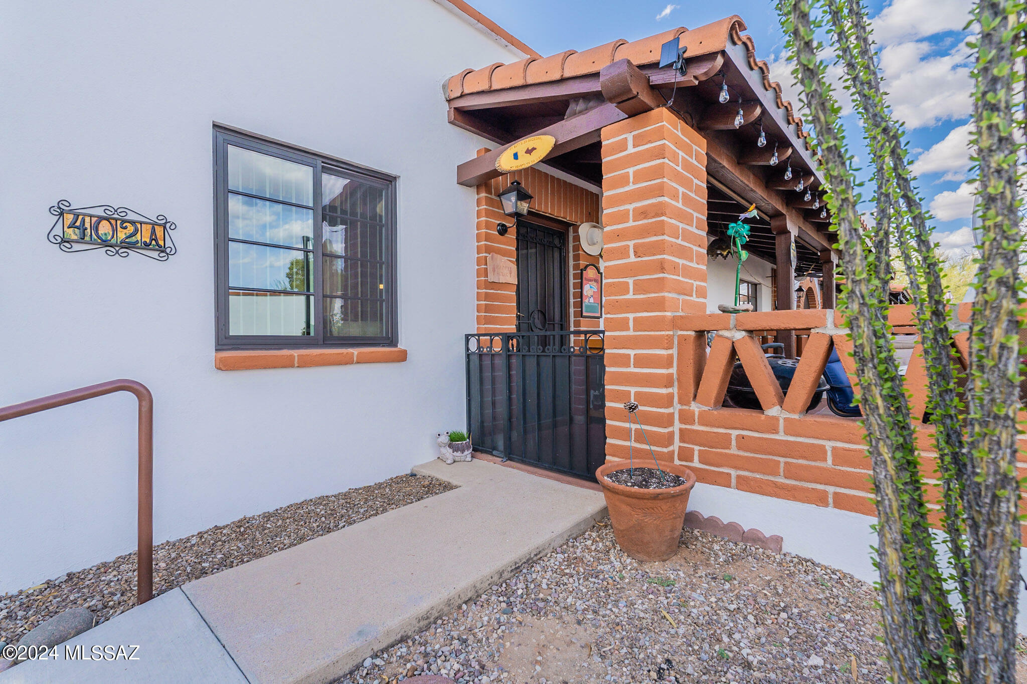 Property Photo:  402 S Paseo Quinta  AZ 85614 