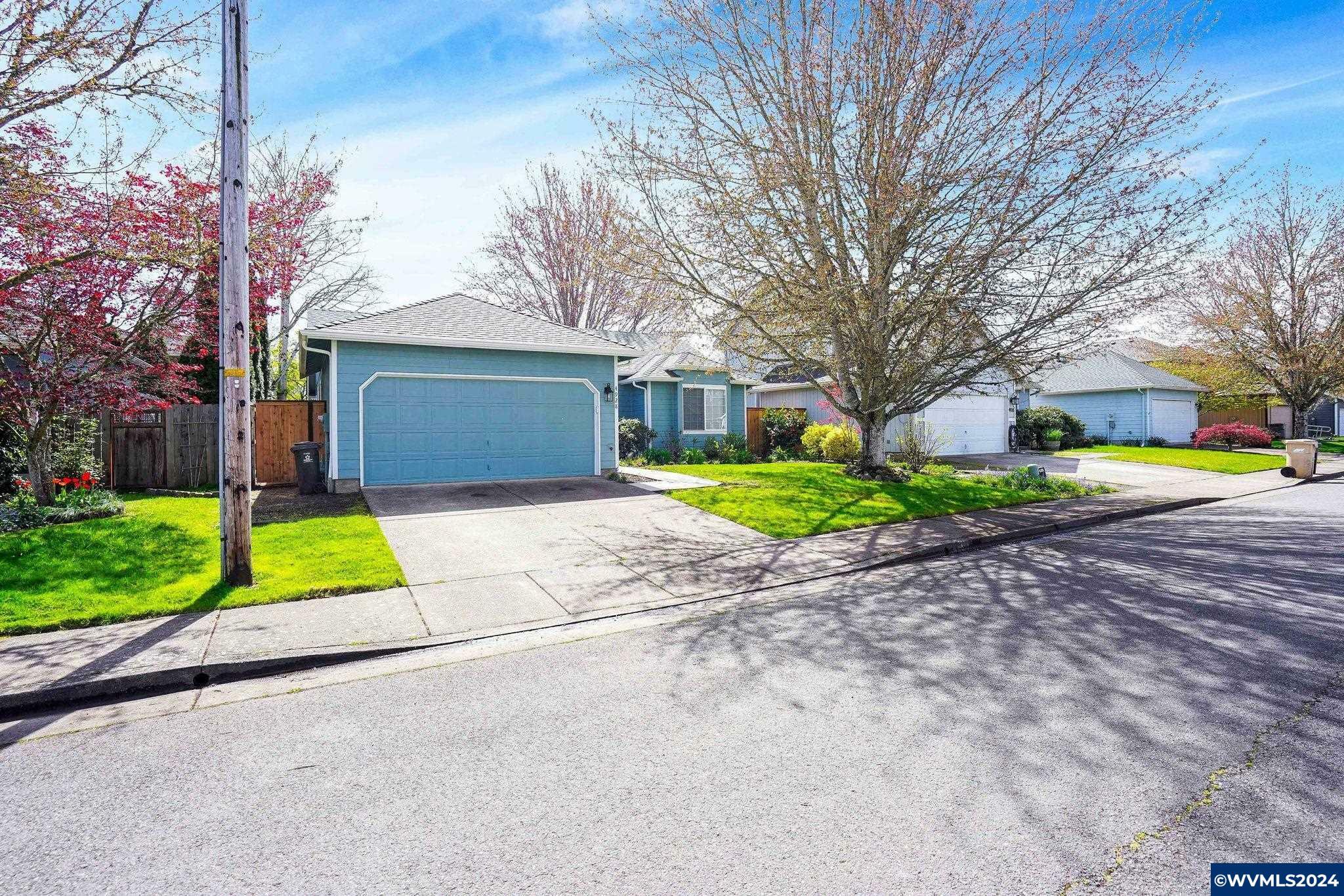 Property Photo:  4928 SW Roseberry St  OR 97333 