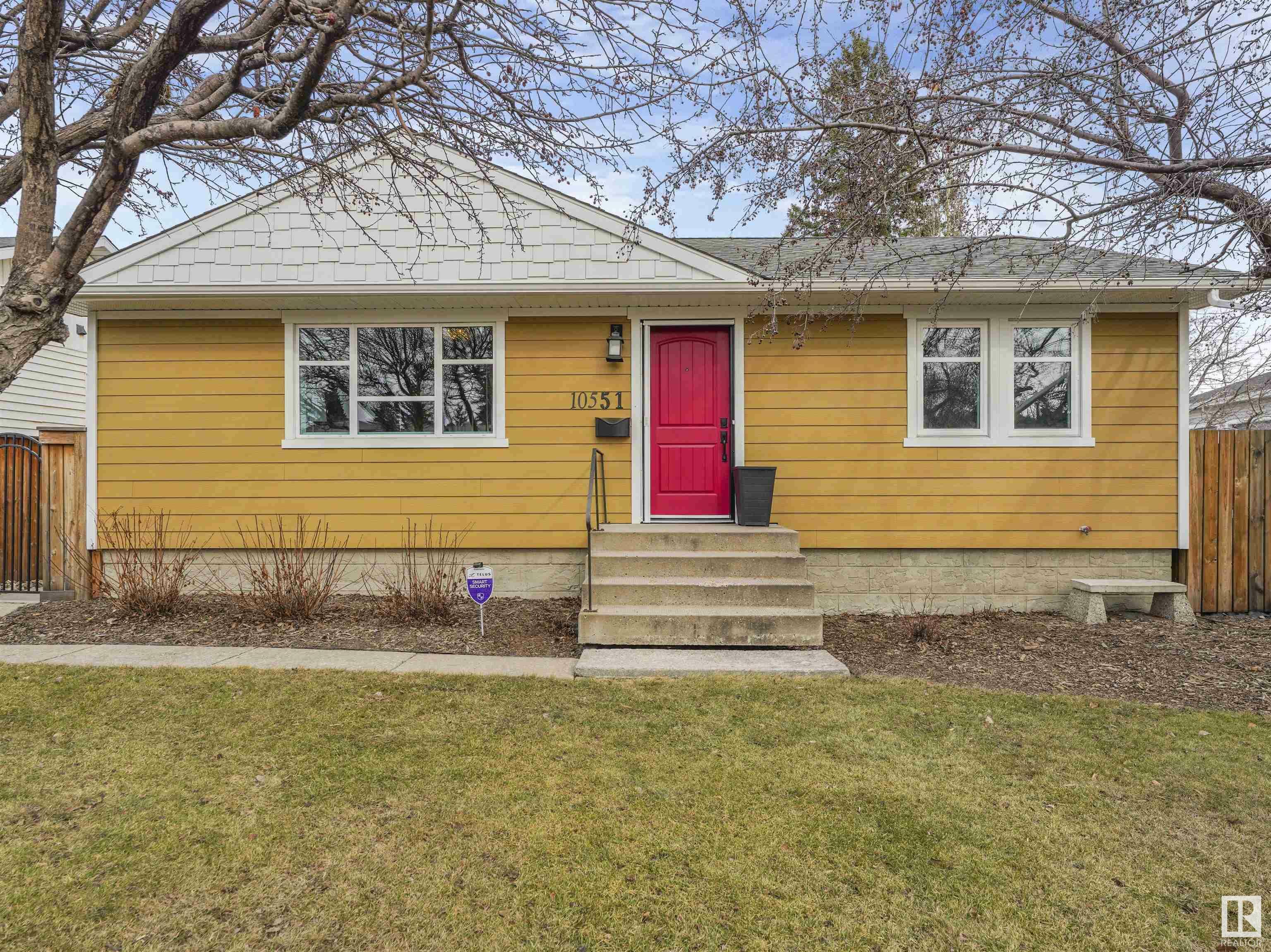Property Photo:  10551 40 Street NW  AB T6A 1S9 