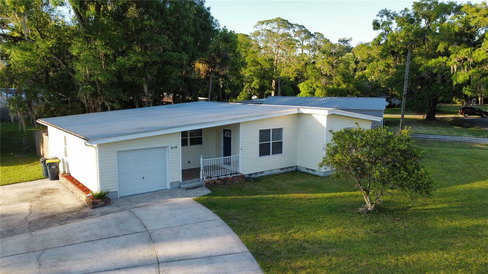 Property Photo:  600 N Moore Street  FL 32110 