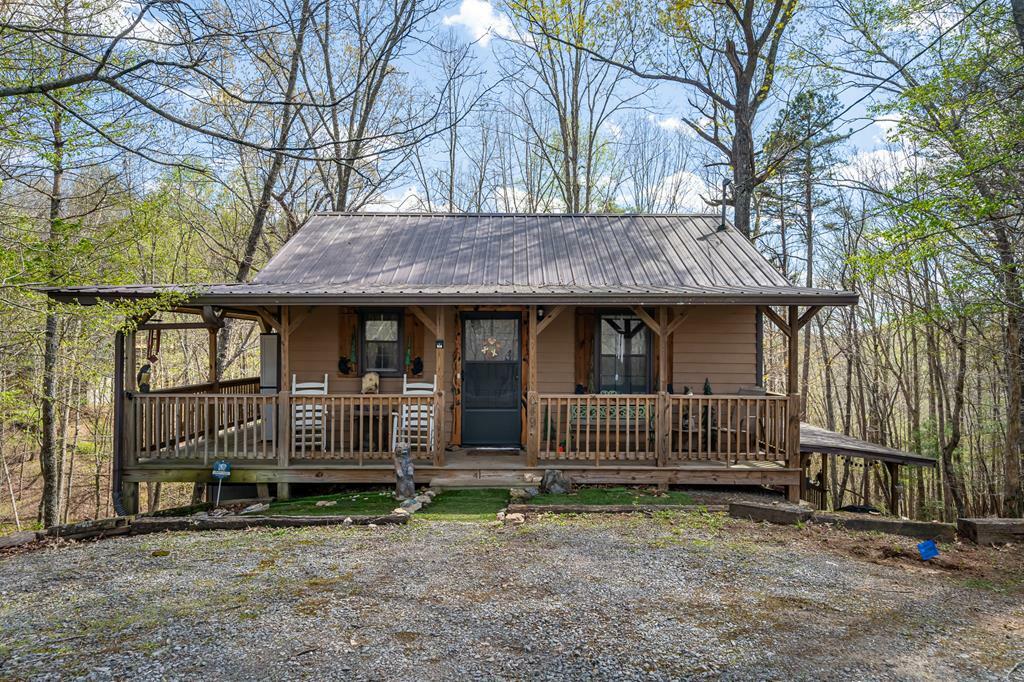 Property Photo: 127 Forest Court GA 30540