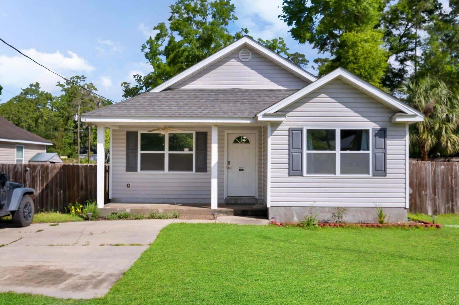 Property Photo: 54 Chinook Trail FL 32327