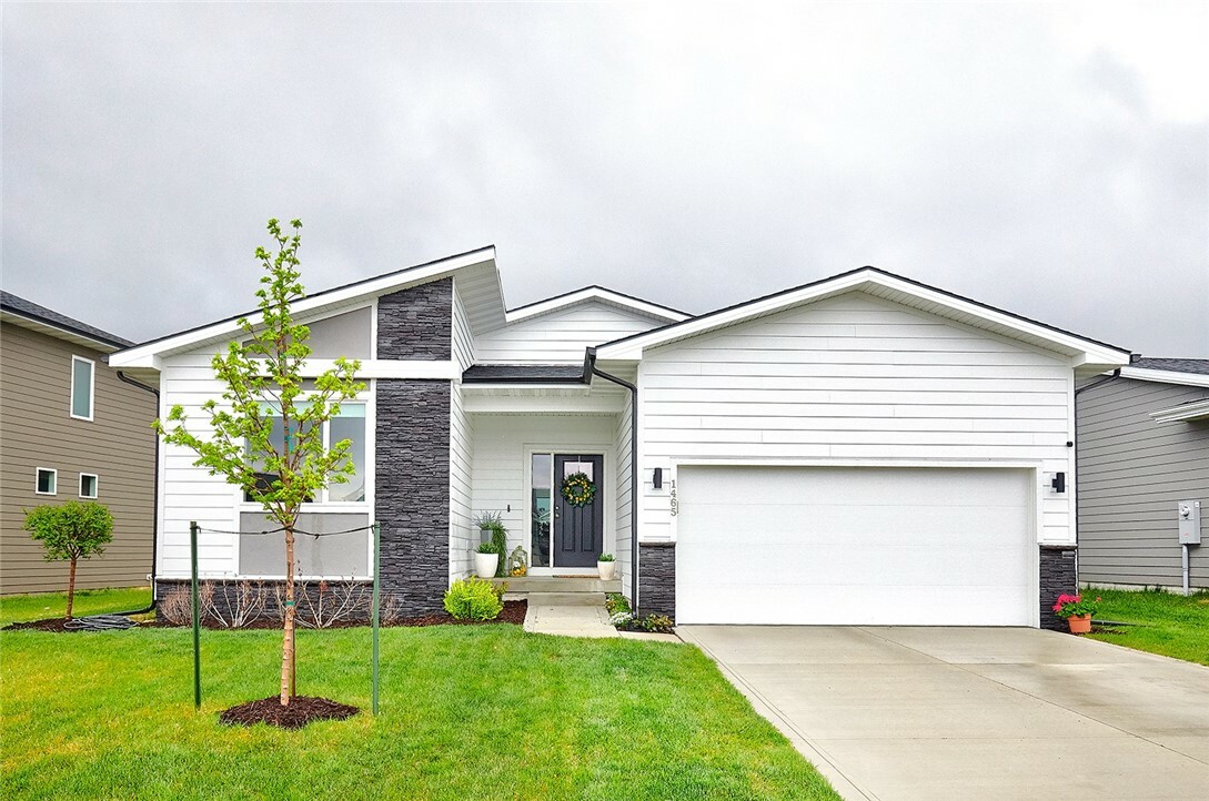 Property Photo:  1465 SE Mesa Drive  IA 50263 