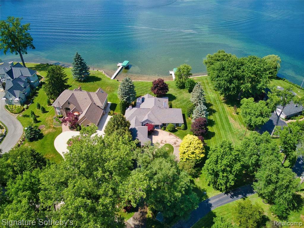Property Photo:  2020 Lake Angelus  MI 48326 1040 