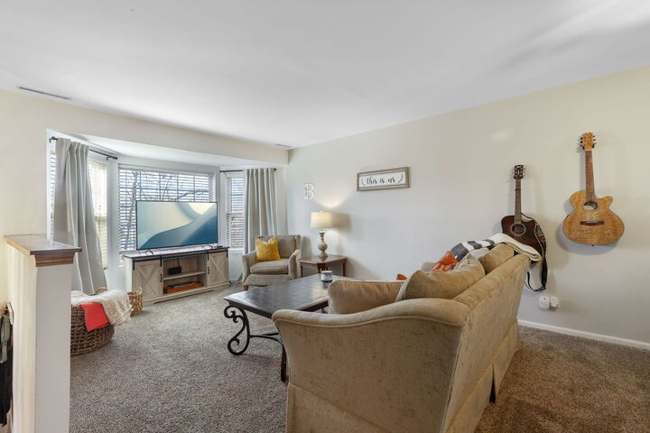 Property Photo:  329 W Whispering Oaks Lane 329  IL 60073 