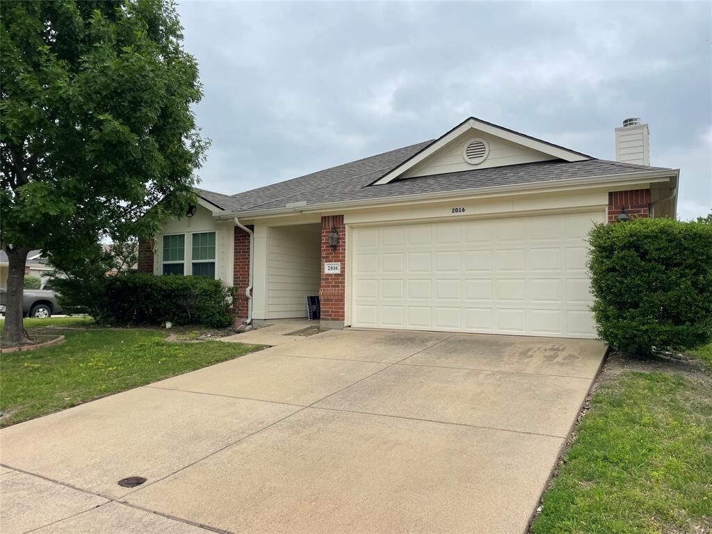 Property Photo: 2016 Zavala Drive TX 75126