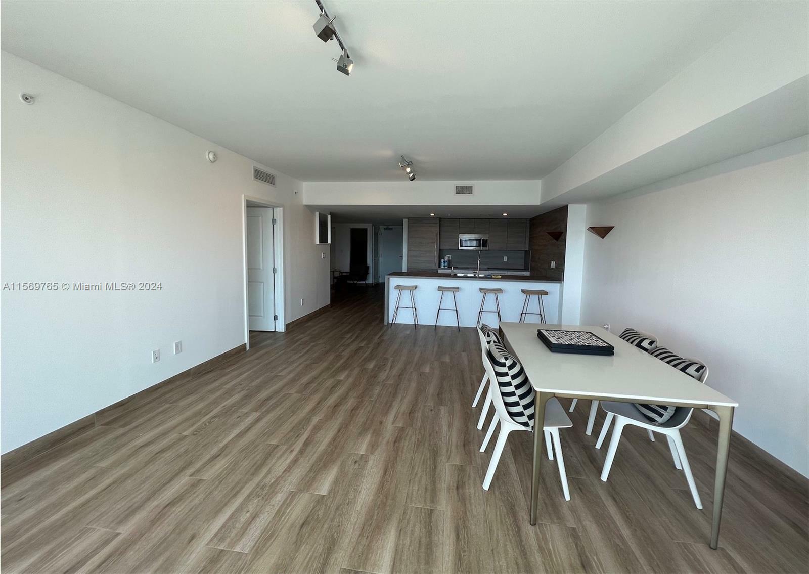 Property Photo:  400 Sunny Isles Blvd 1207  FL 33160 