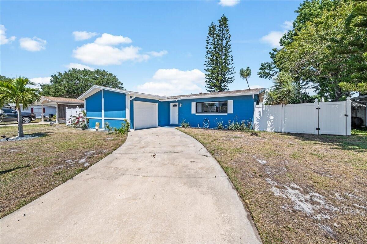 Property Photo:  1335 Lester Court  FL 32952 