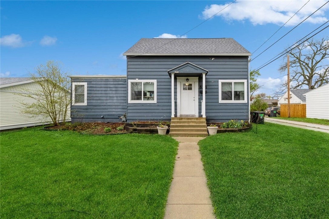Property Photo: 828 G Avenue IA 50201
