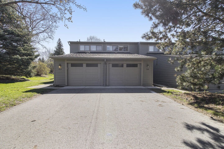 798 Peninsula Court  Ann Arbor MI 48105 photo
