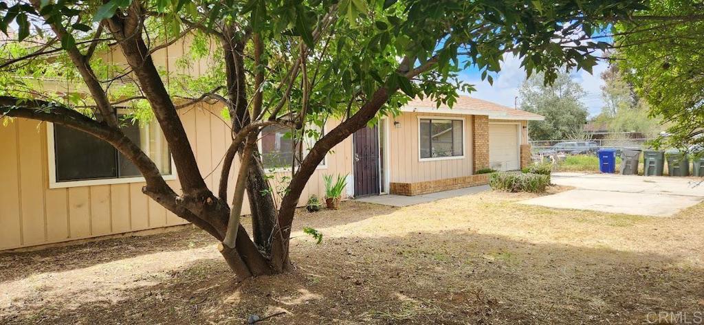 Property Photo: 1090 Myricks Ct CA 92065