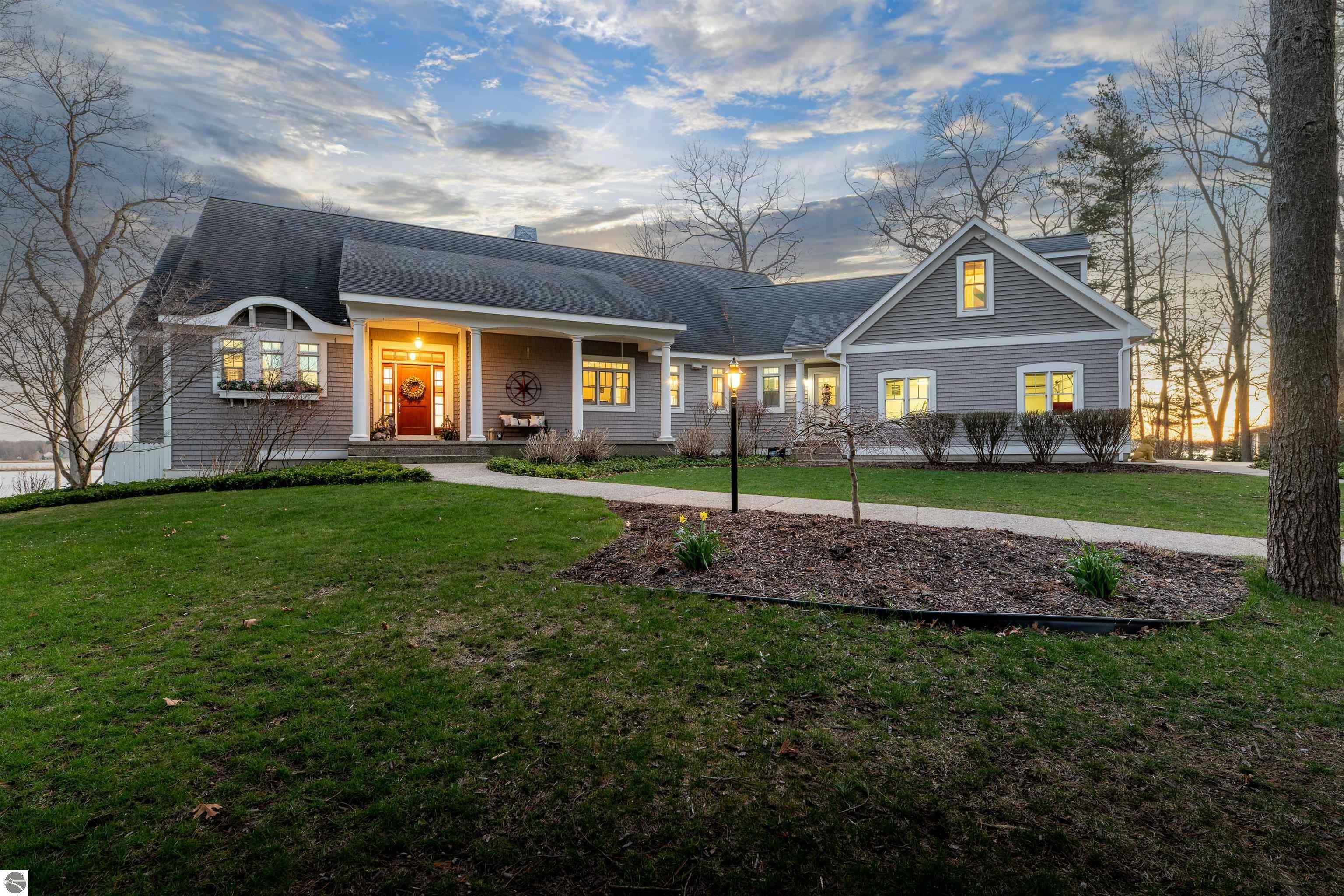 Property Photo:  